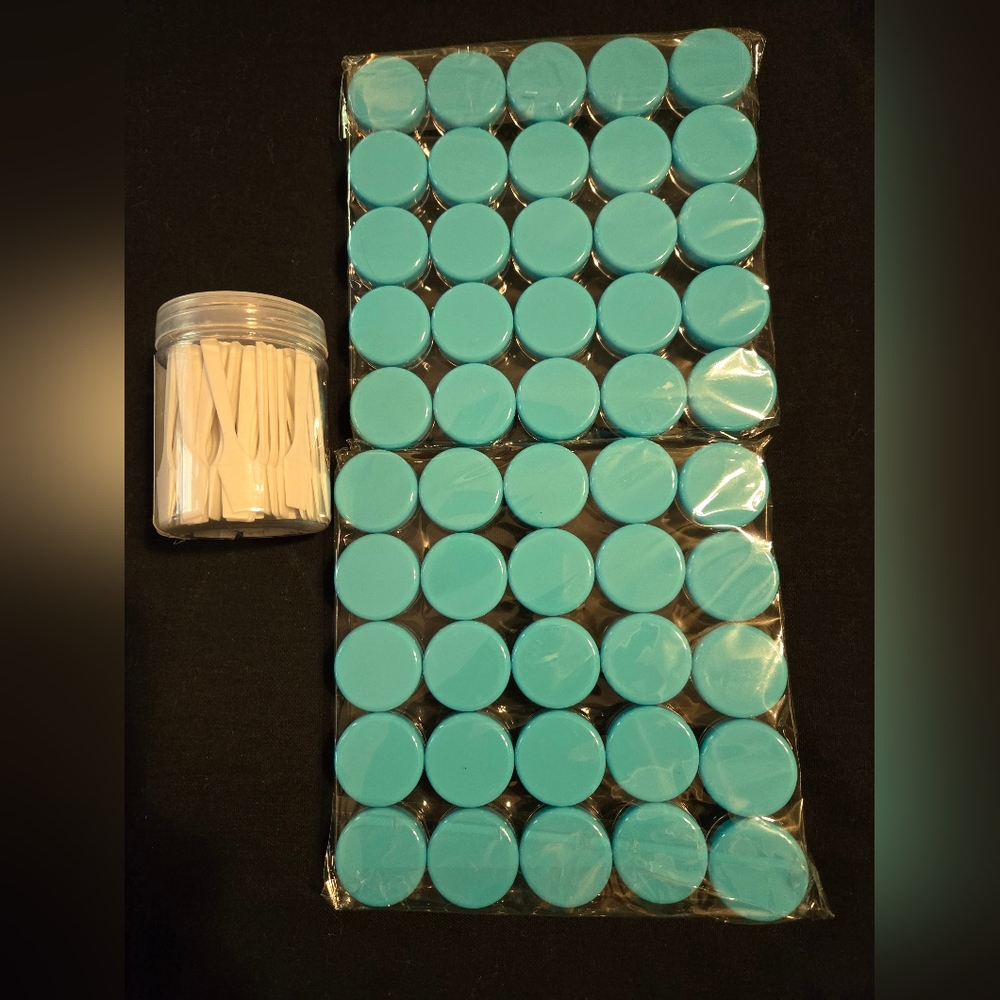 Cosmetic sample jars and spatulas
